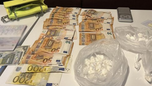 ВЕЛИКА АКЦИЈА ПОЛИЦИЈЕ НА НОВОМ БЕОГРАДУ: Ухапшено двоје мушкараца код којих је пронађено 53 грама кокаина и већа свота новца
