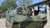 УЗДАНИЦЕ ОТАЏБИНЕ И НАРОДА: Репортери Новости са артиљерцима 2. бригаде Копнене војске