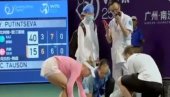 УЖАС НА ТЕНИСКОМ ТЕРЕНУ: Тенисерка колабирала у сред меча на ВТА турниру у Кини (ВИДЕО)