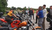 ДА БУДУ БЕЗБЕДНИЈИ У САОБРАЋАЈУ: У Суботици организовали тренинг за мотоциклисте