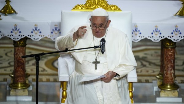НАСИЉЕ НАД ЖЕНАМА ЈЕ КОРОВ: Папа Фрања јасан - Мора се искоренити из друштва