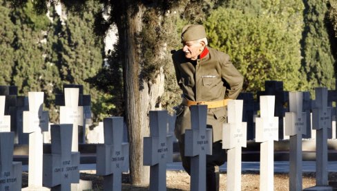 NAJVEĆA JE ČAST SLUŽBA OTADŽBINI! Komemoracija na Zejtinliku prvi put bez deda Đorđa - čuvara sećanja na slavu i stradanje srpskih pukova