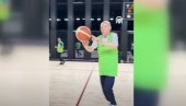 ЕРДОГАН СЕ УХВАТИО ЛОПТЕ: Турски председник показао завидно кошаркашко умеће у 69. години (ВИДЕО)