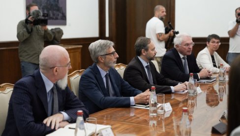 LAŽNA BRIGA KVINTE ZA SRBE: Ambasadori pet zemalja zatražili od Kurtija da privremeno suspenduje uredbu o ukidanju dinara