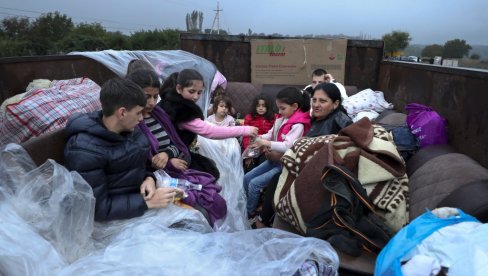 ЕГЗОДУС ЈЕРМЕНА ИЗ НАГОРНО-КАРАБАХА: Десетине деце из стижу до Јерменије