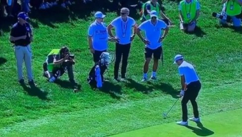 ŠTA RADI OVAJ ČOVEK!? Novak Đoković pokazao zavidno umeće i na golf terenu (VIDEO)