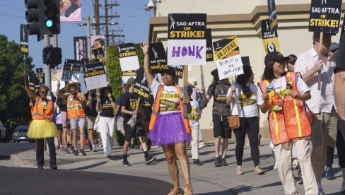 STOTINE HILJADA RADNIKA U ŠTRAJKU: Od fabrika za proizvodnju automobila do Holivuda, protesti širom SAD