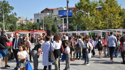 NA TRGU LEKCIJA O  STRANIM KULTURAMA: U centru  Beograda održana  manifestacija  povodom Evropksog dana jezika