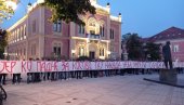 MOLTVE I SVEĆE ZA DUŠE POGINULIH: Fudbalski klubovi Vojvodina, Mladost i Kabela odali poštu ubijenim Srbima (FOTO)