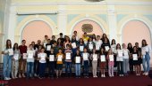NAGRADE ZA 56 ĐAKA: Opština Negotin nagradila najbolje osnovce i srednjoškolce