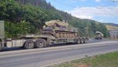 POGLEDAJTE: Borbena vozila Vojske Srbije kreću se ka unutrašnjosti centralne Srbije (VIDEO)