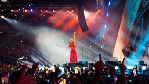 ПРАВИМО НАЈБОЉУ ЖУРКУ: Александра Пријовић одушевила све присутне на трећем концерту у Штарк Арени (ФОТО)