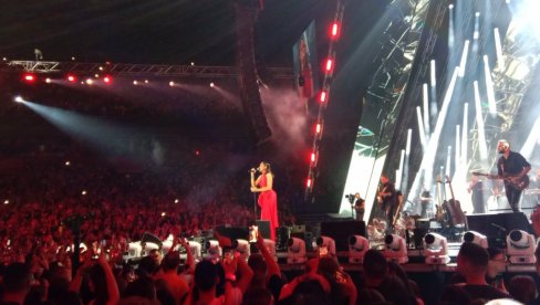 EMOTIVNO: Aleksandra Prijović blistala na koncertu i istakla da ove tri noći nikada neće zaboraviti (FOTO/VIDEO)