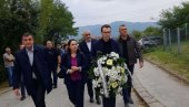BELI VENAC ZA STEFANA: Petar Petković na sahrani Srbina ubijenog na Kosmetu (FOTO)