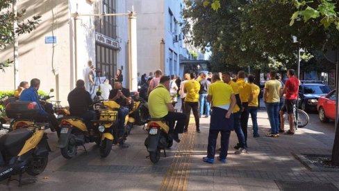 ПАРКИРАЛИ МОПЕДЕ: Око 500 радника Поште у генералном штрајку, до повећања зарада радиће минимално