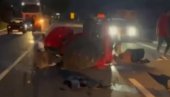ДЕЛОВИ РАСУТИ НА СВЕ СТРАНЕ: Тешка несрећа код Кладова, трактором излетео на главни пут па направио хаос (ВИДЕО)