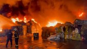 STRUČNJACI U PANICI ZBOG CRNOG DIMA POSLE POŽARA: Vatrogasci će ostati celu noć na terenu u Osijeku (VIDEO)