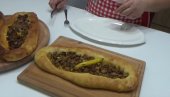 ČUVENA MAKEDONSKA PASTRMAJLIJA: Tradicionalno pecivo koje se brzo pravi, a savršenog je ukusa (VIDEO)