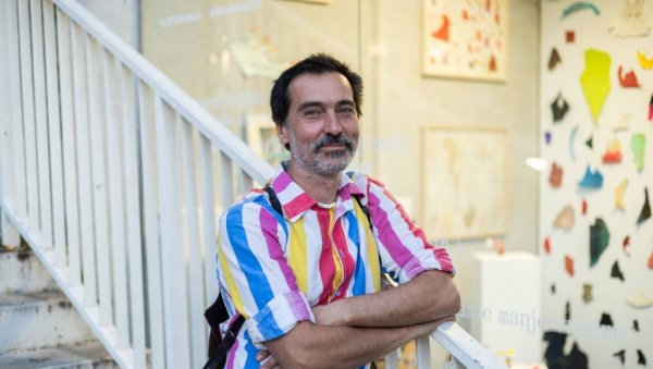 НОЈЕВА БАРКА СВЕТА ОД ПЛАСТИКЕ: Изложба Одломци Милоша Томића у Павиљону на Цветном тргу