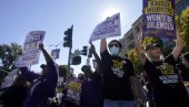 ПРОПАЛИ ПРЕГОВОРИ: Хаотично у Америци, десетине хиљада медицинских радника на улицама (ФОТО)