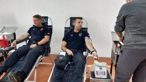 HUMANI ZATVORSKI ČUVARI: Zaposleni u Okružnom zatvoru, njih 30, danas doniralo krv