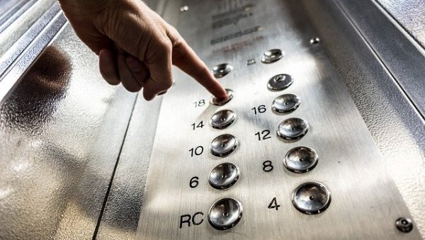 ВОЗЕ И ПОСЛЕ 50 ГОДИНА: Многи београдски лифтови функционишу и дуже од радног века
