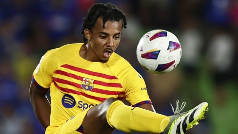 БАРСЕЛОНА ЧУВА ДЕФАНЗИВЦА: Жил Кунде продужио уговор са Каталонцима