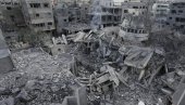 ПОСЛЕ ИЗРАЕЛСКОГ УДАРА: Спасиоци у Гази извлаче преживеле и тела погинулих из рушевина