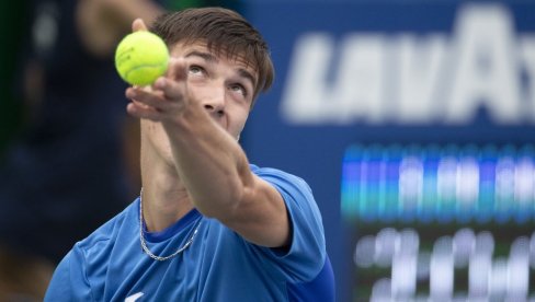 NAJSTARIJI ŠAMPION U ISTORIJI IZLAZI NA TEREN: Mađar je imao dovoljno vremena da se oporavi