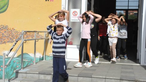 EDUKACIJA GLAVU ČUVA: U kraljevačkim školama održana vežba evakuacije u slučaju zemljotresa