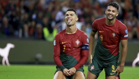 КАКВА ИДЕЈА СЛОВЕНАЦА: Нећете веровати шта продају после меча против Португала (ФОТО)