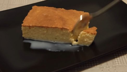KOH - NEODOLJIVI KLASIK NATOPLJEN MLEKOM: Nema sočnijeg kolača od ovog, a gotov je za manje od pola sata (VIDEO)