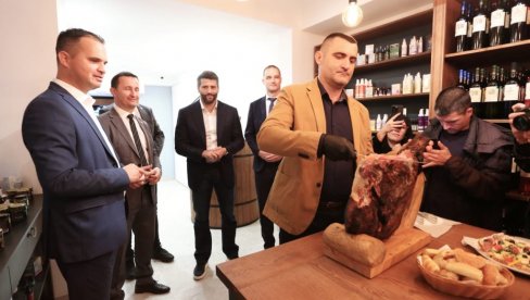 HERCEGOVAČKA KUĆA U BEOGRADU: Gradonačelnik Šapić otvorio objekat sa autentičnim proizvodima na Vračaru