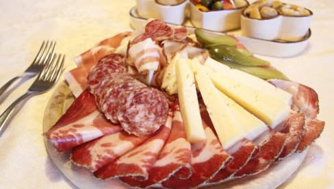 VAŽNO JE DA ZNATE: Gde nikada ne bi trebalo kupovati šunku