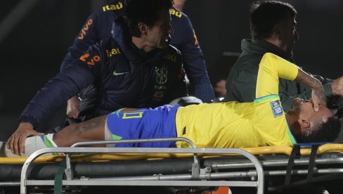 ОБИСТИНИЛЕ СЕ ЦРНЕ СЛУТЊЕ: Нејмар мора на операцију колена, паузира до краја сезоне