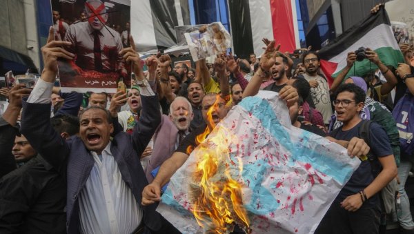 „ДАН БЕСА“: Масовне демонстрације подршке палестинском народу у Бејруту и Каиру (ФОТО)