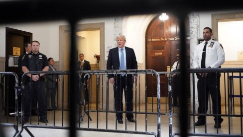 ЛОВ НА ВЕШТИЦЕ: Трамп о пресуди у Њујорку