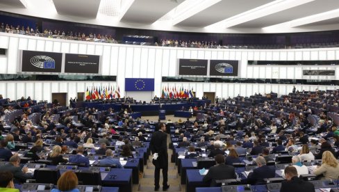 ШИЗОФРЕНИЈА БРИСЕЛА: Европски парламент тражи од Вучића да призна Косово у складу са међународним правом!