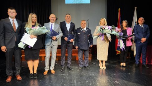 NAJBOLJIMA URUČENE  OKTOBARSKE NAGRADE: Opština Bačka Palanka obeležila Dan oslobođenja