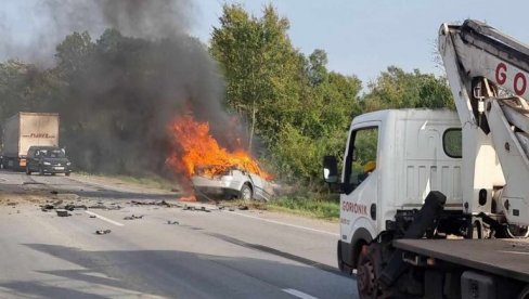 SAOBRAĆAJNA NEZGODA NA PUTU SMEDEREVO -POŽAREVAC: Sudarili se teretno i putničko vozilo, automobil  gori