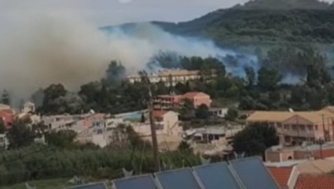 ГОРИ НА КРФУ: Мештани добили поруку да се евакуишу, ватра прети кућама (ВИДЕО)