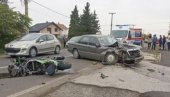 DELOVI RASUTI SVUDA PO PUTU: Težak sudar motocikla i automobila kod Mladenovca (FOTO)