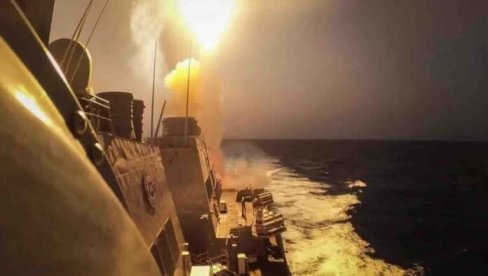 AMERIČKI RAZARAČ ČUVA IZRAEL OD HUTA: Brod mornarice SAD oborio dron koji je dolazio iz Jemena
