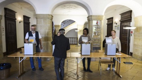 PREDSTAVNIČKI DOM DONEO ODLUKU: Švajcarska odbila da da pravo glasa 16-godišnjacima