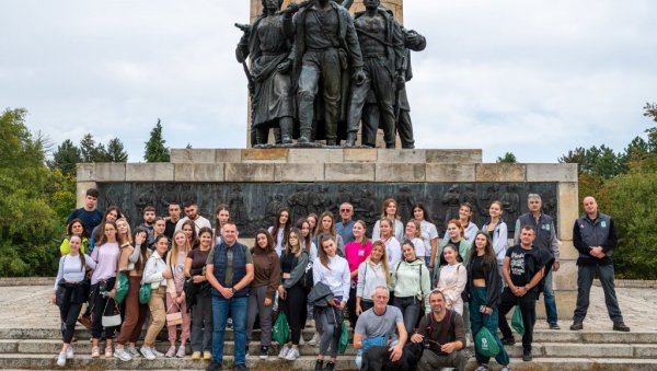 ПРИЈАТЕЉСТВА ЗА ЦЕО ЖИВОТ: Завршено четвородневно дружење гимназијалаца из Новог Сада и Лапљег села са Косова и Метохије