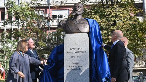 KLANJAMO SE SENIMA SRPSKOG OSLOBODIOCA: U Karađorđevom parku u Beogradu otkriven spomenik generalu Božidaru Boži Jankoviću (FOTO)