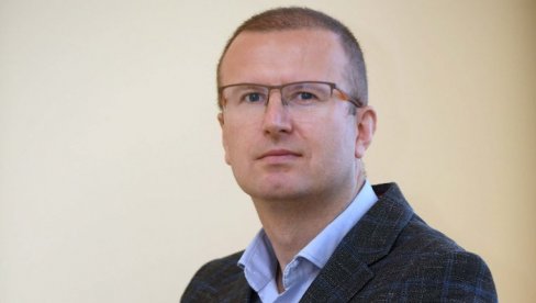 КОМЕНТАР: Ђилас у дворцу Луја Шеснаестог