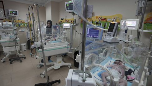 СТИГЛА ХУМАНИТАРНА ПОМОЋ: Без обзира на ризике залихе донете у болницу Ал Шифа у Гази
