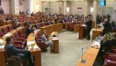 SKANDAL U HRVATSKOM SABORU: Poslanici lupali po stolovima, govor premijera Plenkovića niko nije čuo (VIDEO)