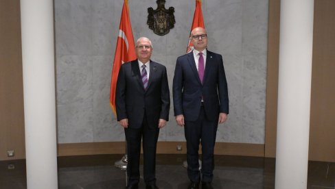 VUČEVIĆ NA SASTANKU SA GULEROM: Ministar odbrane Turske doputovao u zvaničnu posetu Srbiji